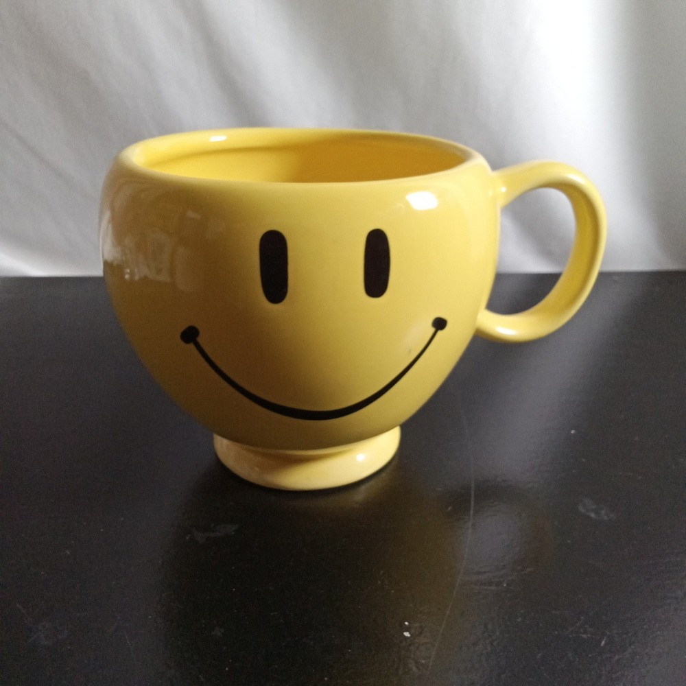 Teleflora Gift Yellow Smiley Face Ceramic Oversized Coffee Mug Cup Planter Retro